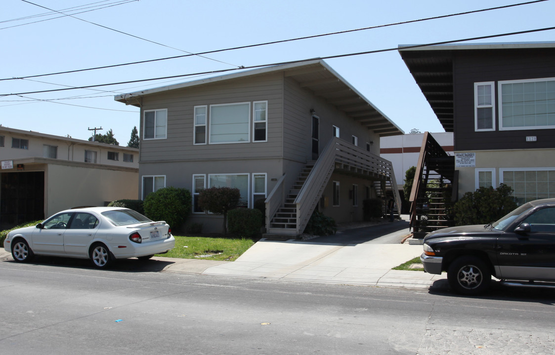 1140 Elmer St in Belmont, CA - Building Photo