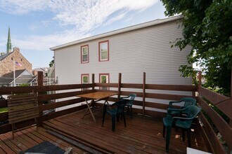 283 Spring St in Newport, RI - Building Photo - Building Photo