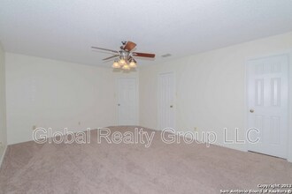 9302 Bending Crest in San Antonio, TX - Building Photo - Building Photo