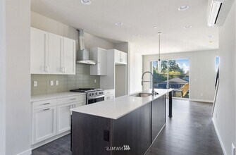 14527 1st Ave NE in Shoreline, WA - Building Photo - Building Photo