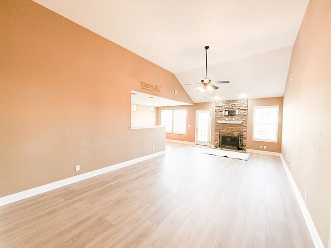 2221 Trophy Trce in Clarksville, TN - Building Photo - Building Photo