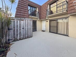 306 3rd Ln in Palm Beach Gardens, FL - Building Photo - Building Photo