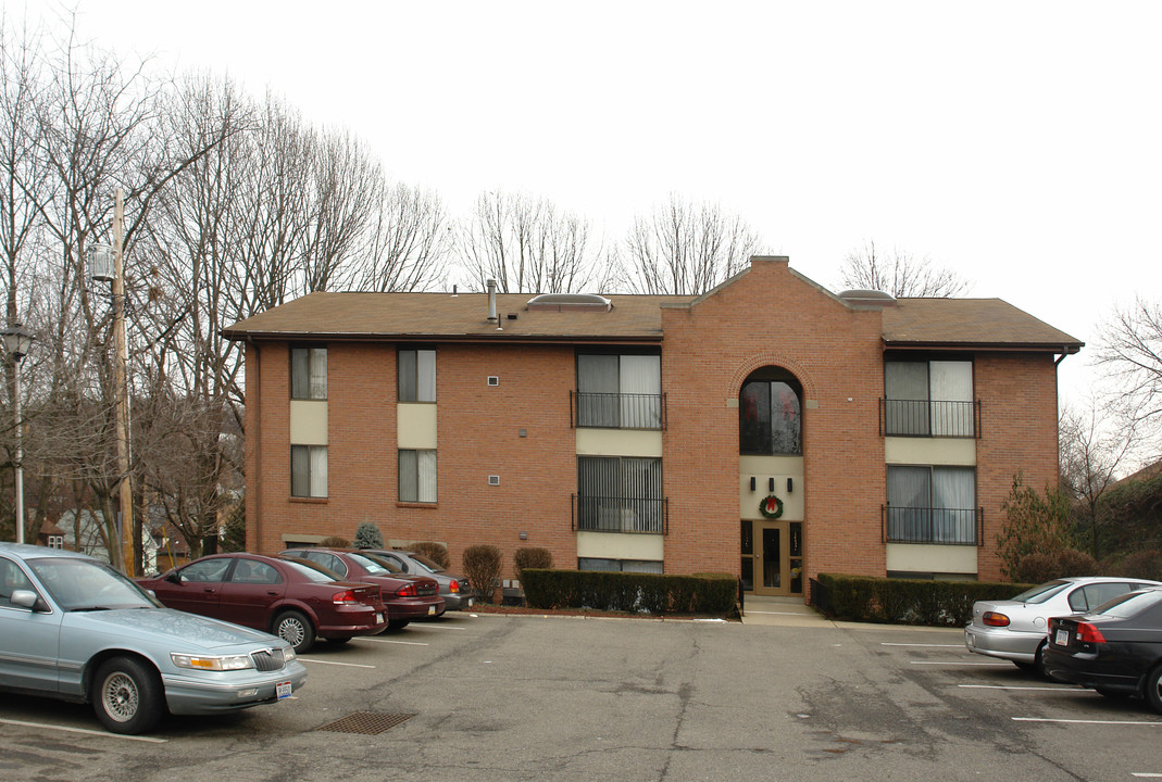 Bradley Court Apartment in Pittsburgh, PA - Building Photo