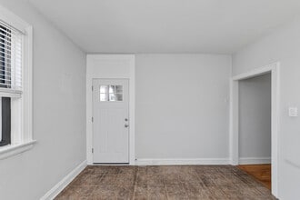 2344 W School St, Unit 2342-1 in Chicago, IL - Building Photo - Building Photo