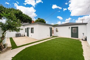 7020 Schroll St in Lakewood, CA - Building Photo