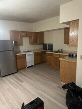 305 W Railroad St, Unit #2 in Lena, IL - Foto de edificio - Building Photo