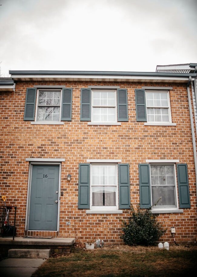 16 Cranfield Ct in Elizabethtown, PA - Building Photo - Building Photo