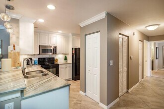 1048 Normandy Trace Rd in Tampa, FL - Building Photo - Building Photo