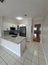 7080 NW 177th St in Hialeah, FL - Building Photo - Building Photo