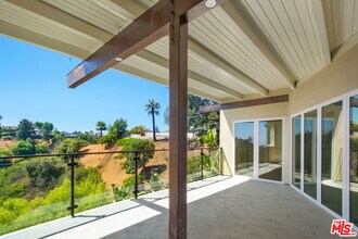 2121 Stradella Rd in Los Angeles, CA - Building Photo - Building Photo