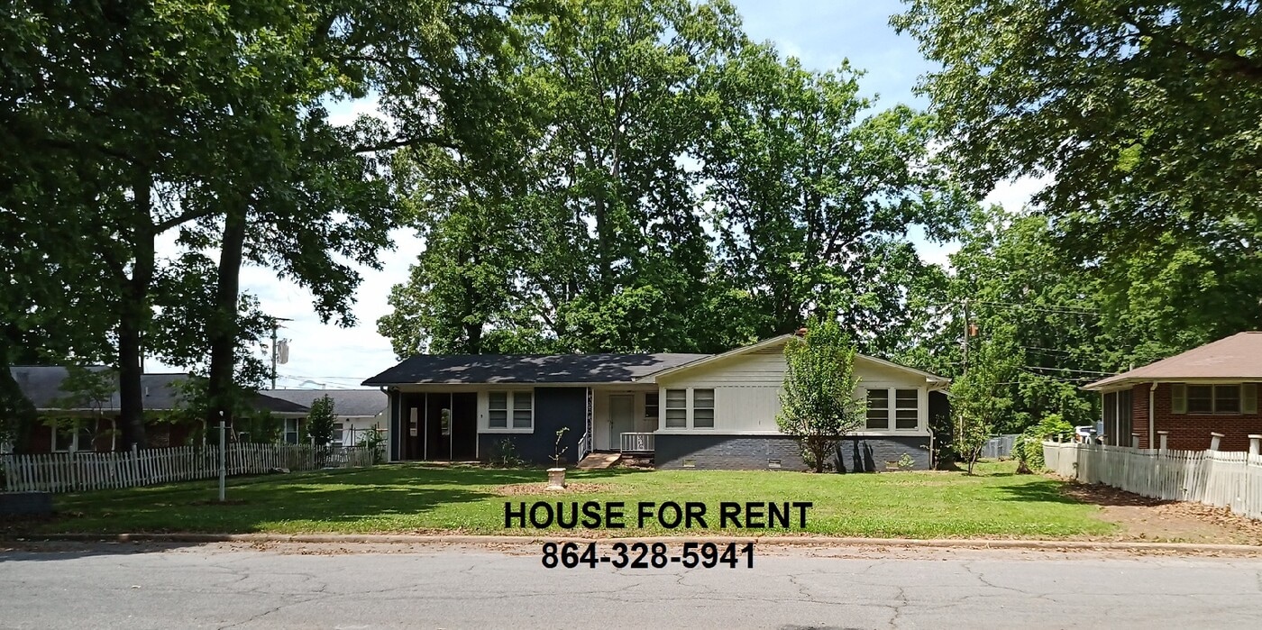 109 Tanglewood Dr in Anderson, SC - Building Photo