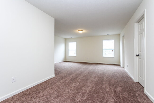 8112 Grove Berry Way in Indianapolis, IN - Building Photo - Building Photo