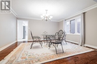 901 Stonehaven Ave in Newmarket, ON - Building Photo - Building Photo