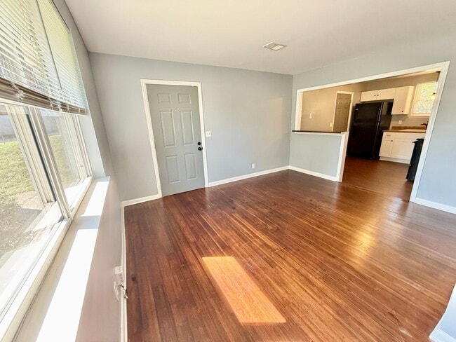 property at 3305 Leslie Ct