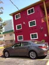 152 SW 9th St in Miami, FL - Foto de edificio - Building Photo