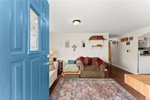 4726 Deer Creek Ct, Unit 2 in Flowery Branch, GA - Building Photo