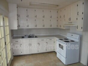 105 E Mimosa Dr in Jonesboro, GA - Building Photo - Building Photo