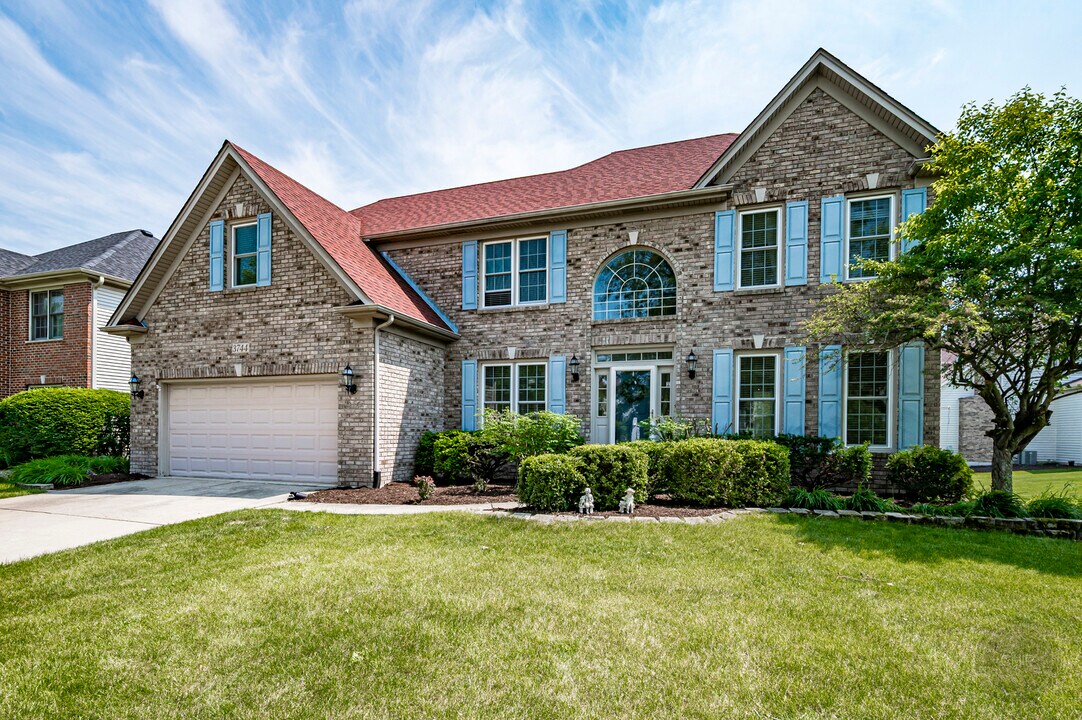3744 Highknob Cir in Naperville, IL - Building Photo
