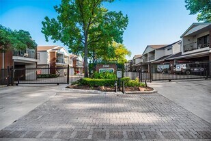 5100 Verde Valley Ln in Dallas, TX - Building Photo