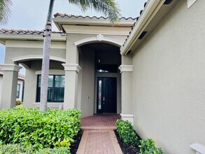 2820 Cinnamon Bay Cir in Naples, FL - Building Photo - Building Photo