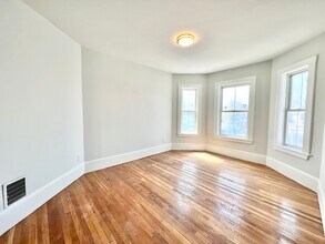 79 Sydney St, Unit 3 in Boston, MA - Foto de edificio - Building Photo