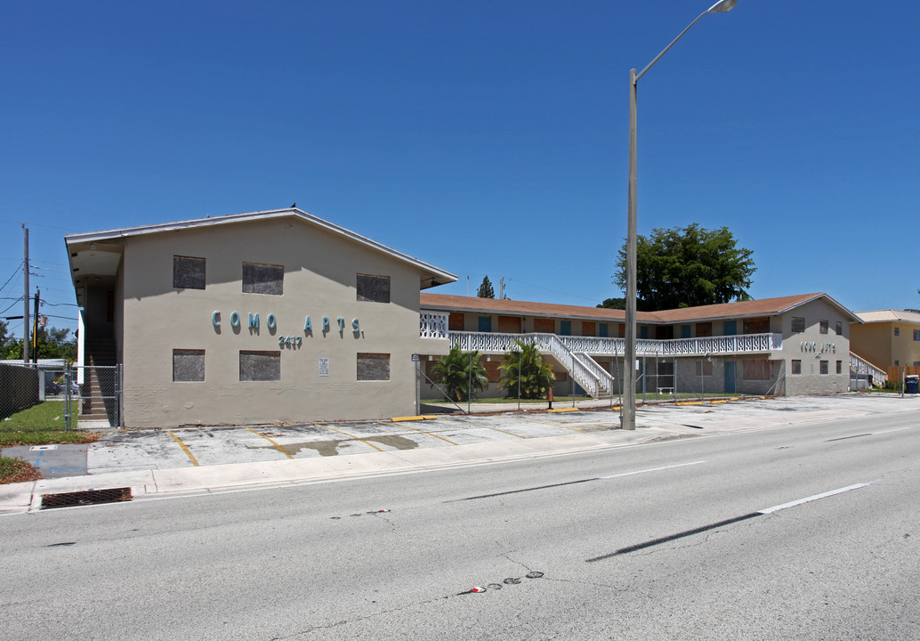 Como Apartments in Wilton Manors, FL - Building Photo