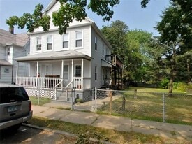 96 Read St, Unit 2nd FL in Bridgeport, CT - Building Photo
