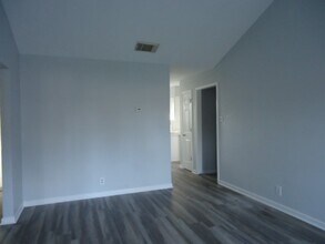 408 Fisher St in West Columbia, TX - Building Photo - Building Photo