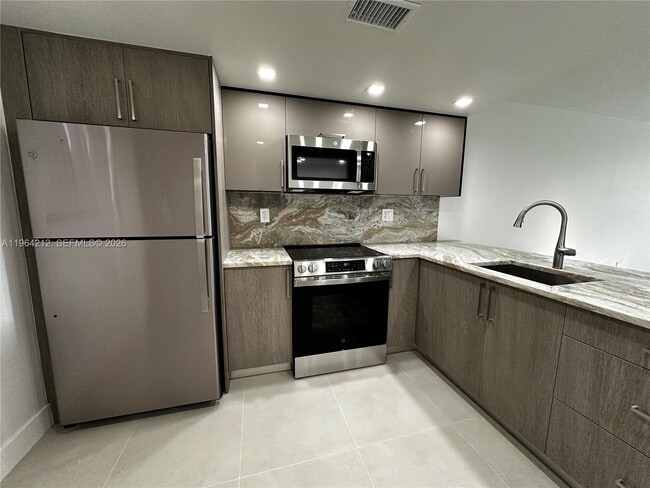 10625 SW 112th Ave in Miami, FL - Foto de edificio - Building Photo