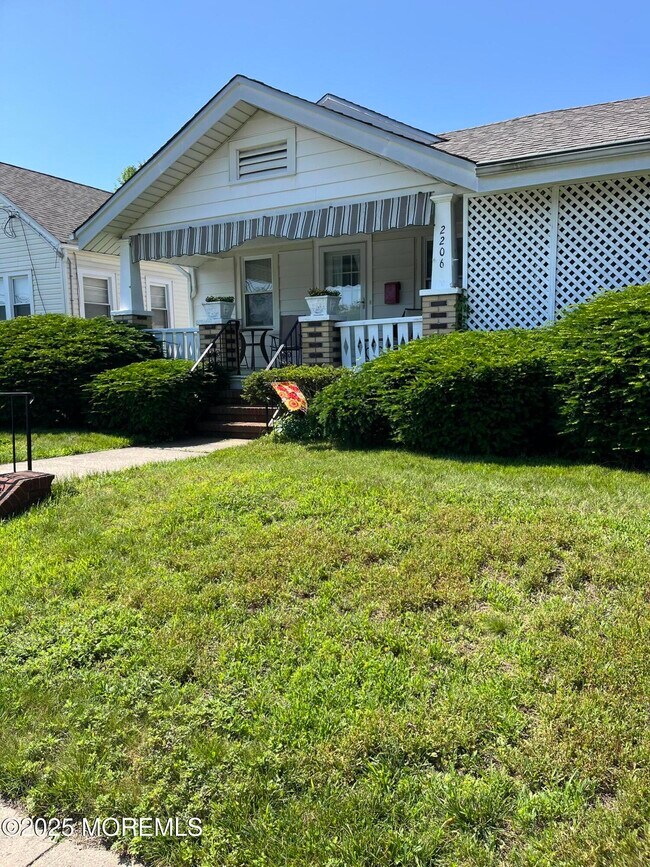 property at 2206 Sunset Ave