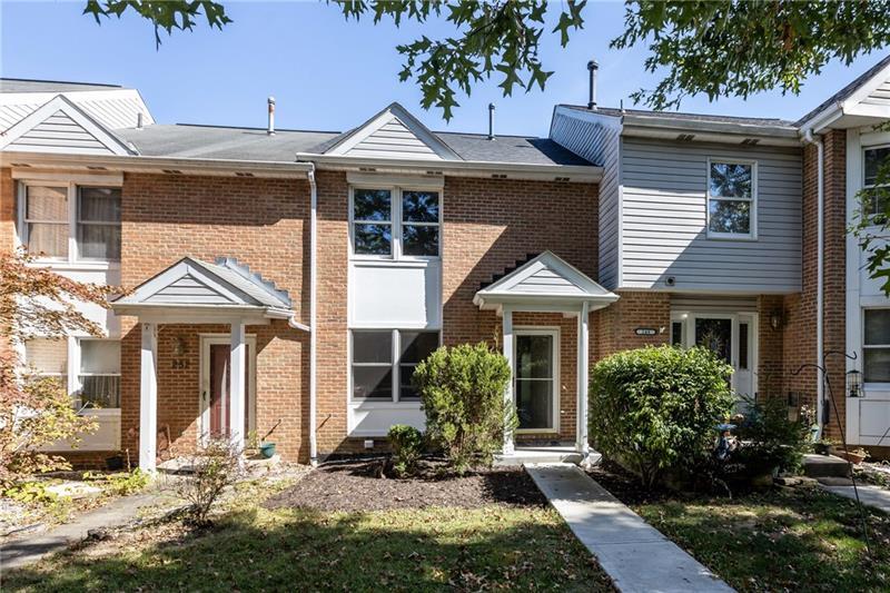 250 Meadowview Dr in Canonsburg, PA - Building Photo
