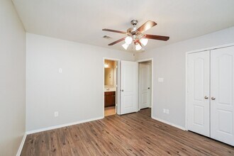 9614 Brandon Rock Lane in Houston, TX - Building Photo - Building Photo