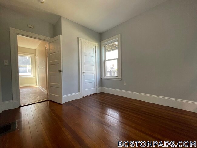 247 Boston St in Boston, MA - Building Photo - Building Photo