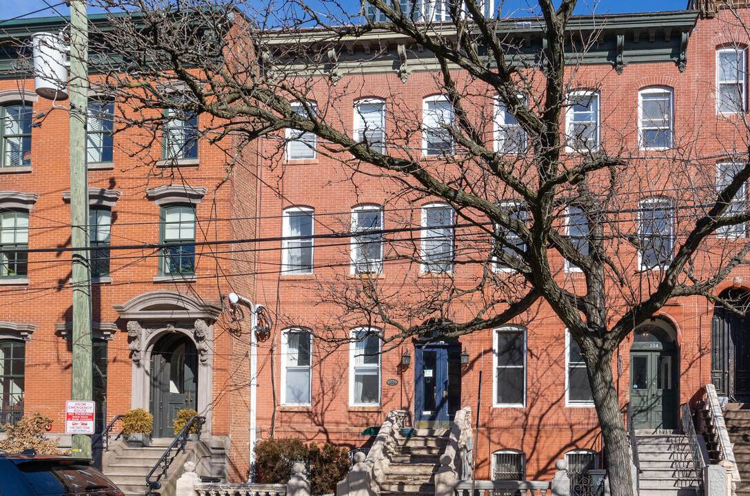 106 Grand St in Jersey City, NJ - Building Photo