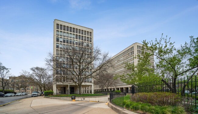 property at 1401 E 55th St