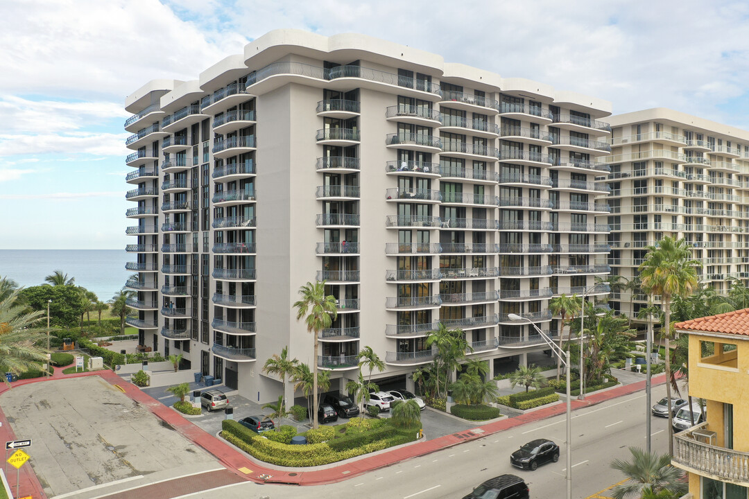 Champlain Towers North in Surfside, FL - Building Photo