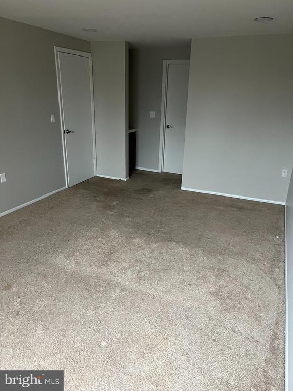 18050 Chalet Dr in Germantown, MD - Building Photo - Building Photo