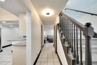 6301 Newtown Cir in Tampa, FL - Building Photo - Building Photo