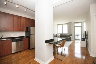 565 W Quincy St, Unit 1804 in Chicago, IL - Building Photo - Building Photo