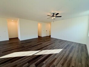 654 Stephanie Dr in Merced, CA - Foto de edificio - Building Photo