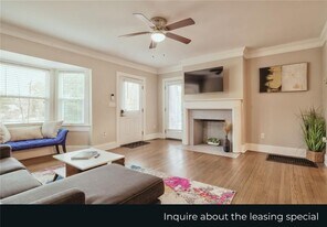 1074 Jefferson Ave in East Point, GA - Building Photo