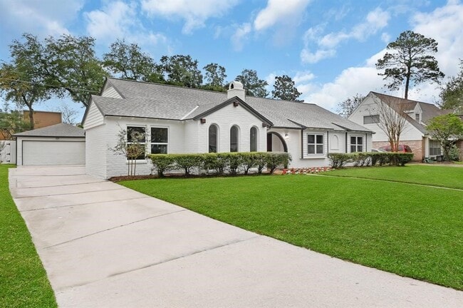 5730 Old Lodge Dr in Houston, TX - Building Photo - Building Photo