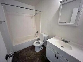 4323 N Commercial Ave, Unit 4323 in Portland, OR - Building Photo - Building Photo