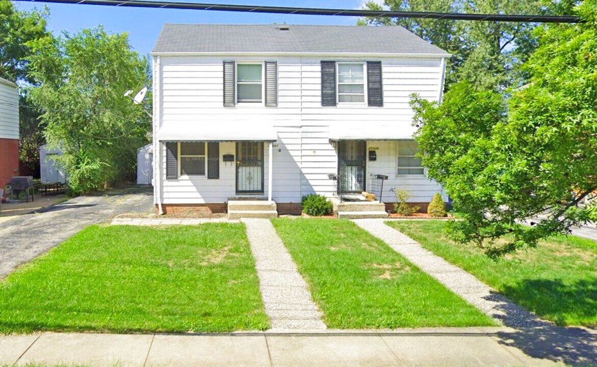 25534 Tungsten Rd in Euclid, OH - Building Photo
