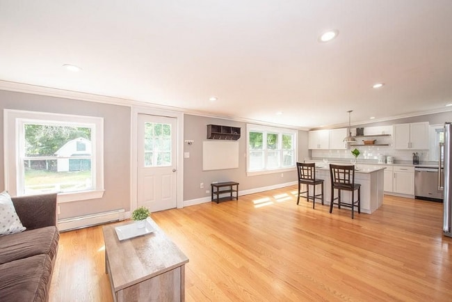 5 Crescent St in Pepperell, MA - Foto de edificio - Building Photo