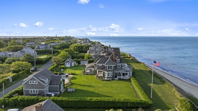 63 Baxter Rd in Nantucket, MA - Building Photo - Building Photo