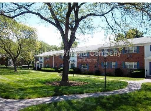 10 Colonial Ct in Plainville, CT - Building Photo - Building Photo