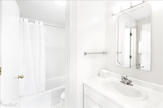 387 Commonwealth Avenue-Unit -Apt 2 in Boston, MA - Building Photo - Building Photo