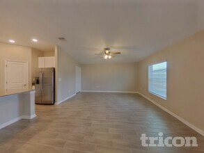 9496 Revere Ave in Leesburg, FL - Foto de edificio - Building Photo