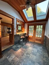 50 Broadcommon Rd in Bristol, RI - Building Photo - Building Photo